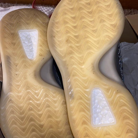 Yeezy size 5y - Picture 4 of 5
